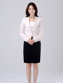 淺粉色女士職業(yè)裝